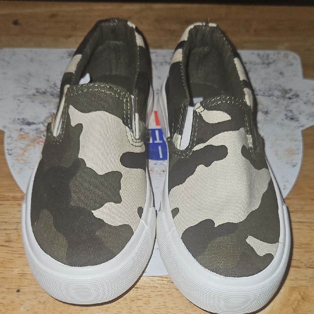 Green and Black Slip-On Sneakers with Skateboard Style